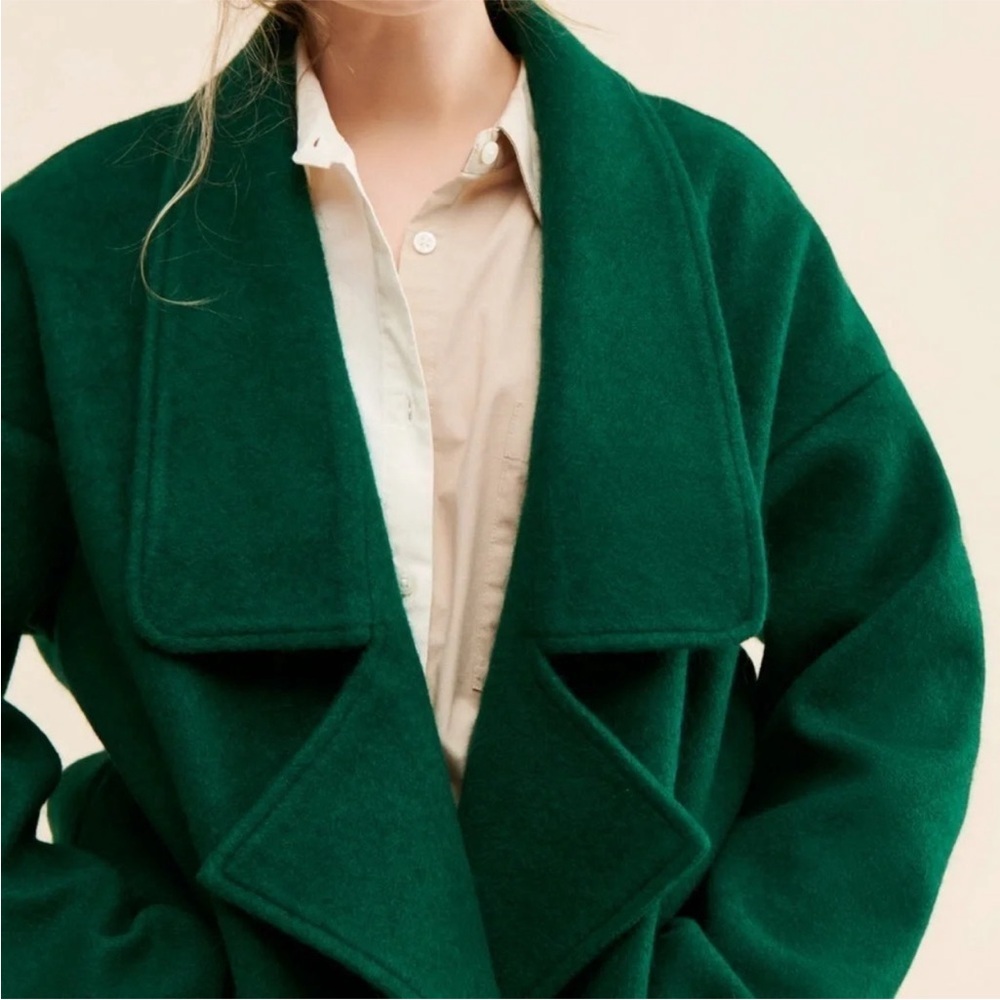 New Line and Dot Elegant Green Coat - Picture 4 of 11